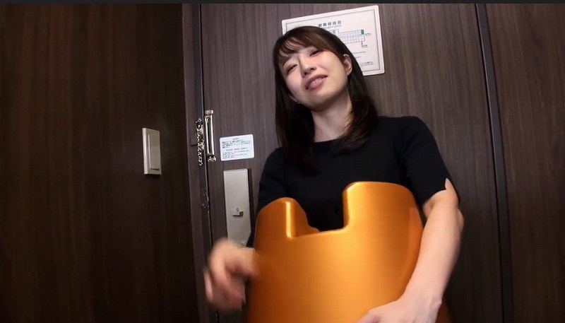 神レベルのフェラチオテクニックを有する初熟女美魔女登場発見しました。ここまでフェラチオをされてみたいと思った女性は久しぶりです。即尺からのフェラチオはとても激しく、心地よい音、フェラ音が心地よくって、、天国級のおしゃぶり技術を持ってます。フェラチオ好きな、ザーメン精子好きな、初熟女美魔女好きな人は絶対に見てください。こんなフェラチオあったんだ!まだまだフェラチオの技術は奥深い、フェラチオ10段の道はまだまだ!